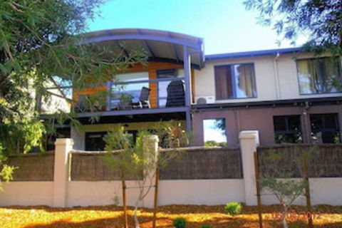 Dunsborough Deluxe Villa Retreat - Getaway Accommodation 0
