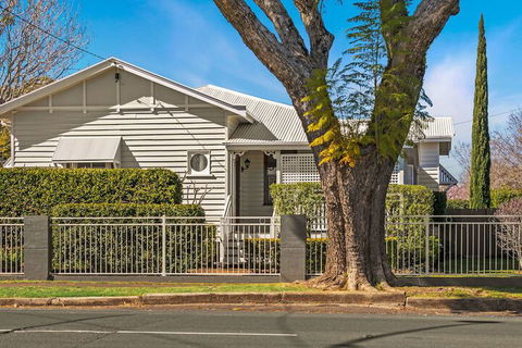 Frangipani House - Getaway Accommodation 1
