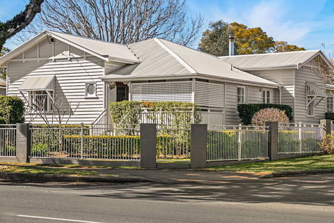 Frangipani House - Getaway Accommodation 5