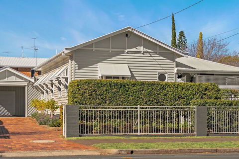 Frangipani House - Getaway Accommodation 4