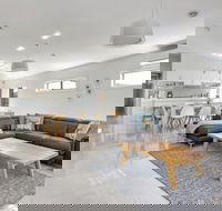 Diamond Bay Beach House - Getaway Accommodation