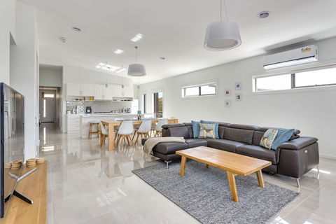 Diamond Bay Beach House - Getaway Accommodation 1