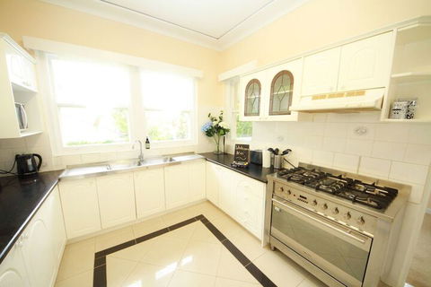 Baulkham Hills Beauty - Getaway Accommodation 6
