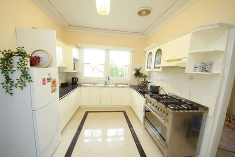 Baulkham Hills Beauty - Getaway Accommodation 5