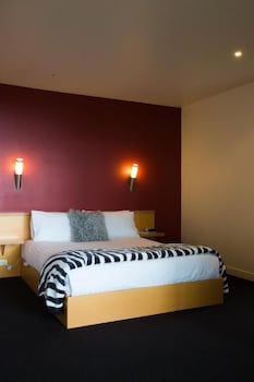 River Vineyard Retreat - Getaway Accommodation 6