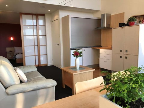 River Vineyard Retreat - Getaway Accommodation 5