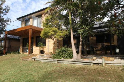 Thora Street Waterfront - Getaway Accommodation 6