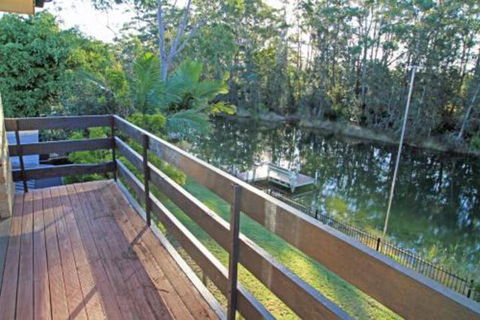 Thora Street Waterfront - Getaway Accommodation 2