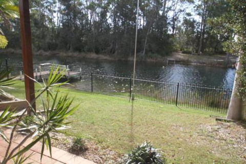 Thora Street Waterfront - Getaway Accommodation 5