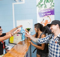 Mad Monkey Backpackers Waterfront - Getaway Accommodation
