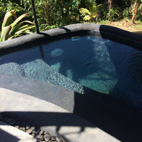 Earthship Daintree - Getaway Accommodation 5