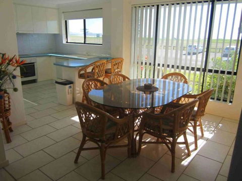 Hi Surf Unit 2 92 Head Street Forster - Getaway Accommodation 3