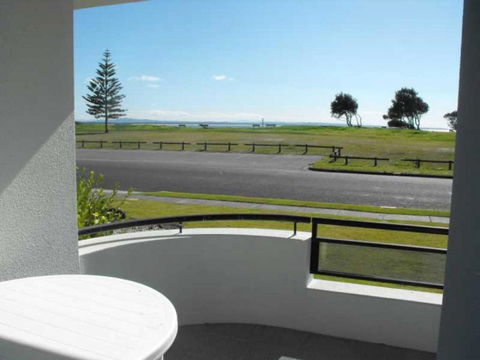 Hi Surf Unit 2 92 Head Street Forster - Getaway Accommodation 6