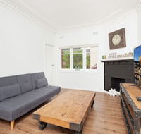 Newly Renovated Apt Close to CBD Unit 2 - Getaway Accommodation