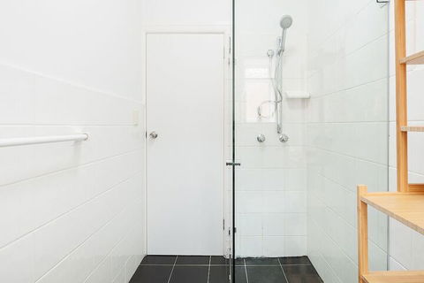 Newly Renovated Apt Close To CBD Unit 2 - Getaway Accommodation 6
