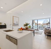Brand New Ultra Luxe Apt Next To Central CBD - Getaway Accommodation