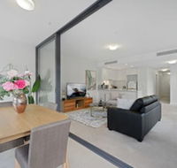 HomeHotel Walking to Trains Westfield  Cinema - Getaway Accommodation