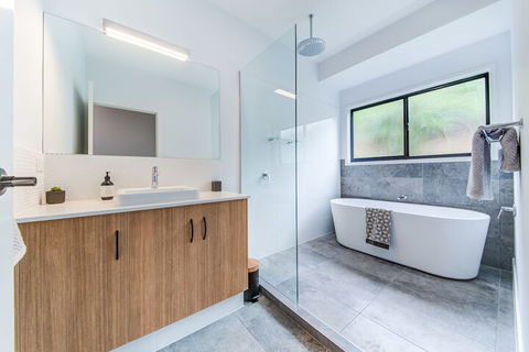 Hillside Haven Airlie Beach - Getaway Accommodation 6
