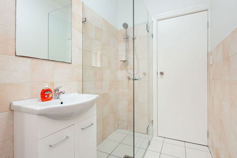 Newly Renovated Apt. Close To CBD Unit 1 - Getaway Accommodation 4