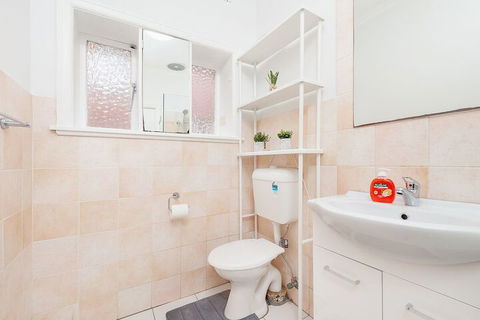 Newly Renovated Apt. Close To CBD Unit 1 - Getaway Accommodation 3