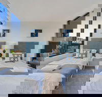 New Luxury Apartment Walking to Shops  Cinema - Getaway Accommodation