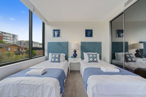 New Luxury Apartment Walking To Shops & Cinema - Getaway Accommodation 0