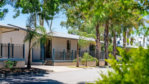 Highway 1 Caravan And Tourist Park - Getaway Accommodation 0