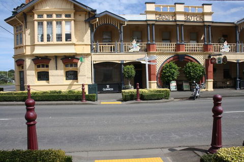 Mickey Bourke's Koroit Hotel - Getaway Accommodation 1