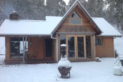 Mud Brick Cottage Cobungra - Getaway Accommodation 0