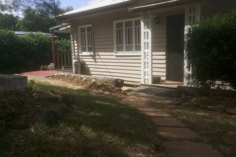 Boonah Cottage - Getaway Accommodation 1