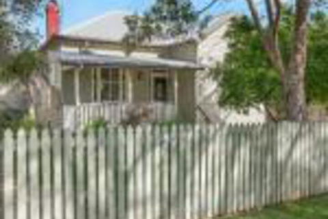 Ambiente Cottage Pet & Family Friendly - Getaway Accommodation 0