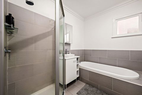 Viola House - Getaway Accommodation 3