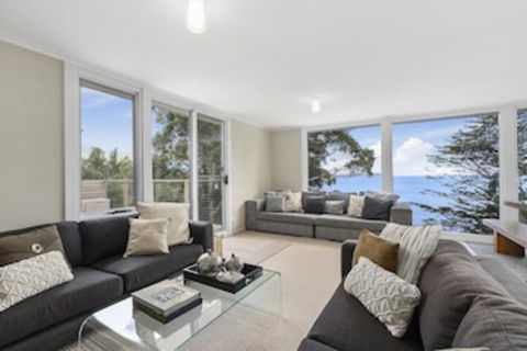 Hidden Bay - 5 BR Luxury Waterfront - Getaway Accommodation 0
