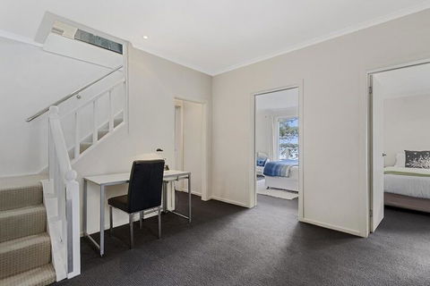 Hidden Bay - 5 BR Luxury Waterfront - Getaway Accommodation 6