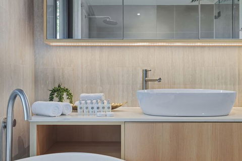 HomeHotel Ultra Luxurious 3 Bedroom Penthouse - Getaway Accommodation 5