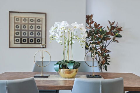 HomeHotel Ultra Luxurious 3 Bedroom Penthouse - Getaway Accommodation 1