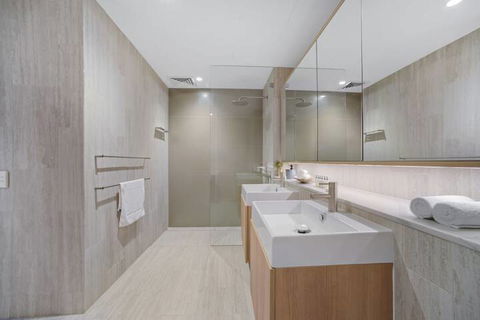 HomeHotel Ultra Luxurious 3 Bedroom Penthouse - Getaway Accommodation 3