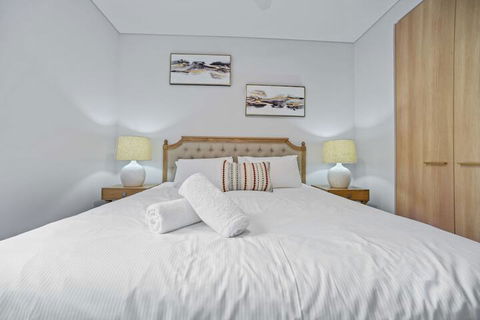 HomeHotel Ultra Luxurious 3 Bedroom Penthouse - Getaway Accommodation 6