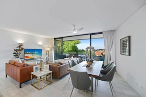 HomeHotel Ultra Luxurious 3 Bedroom Penthouse - Getaway Accommodation 0