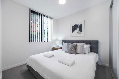 HomeHotel Walking Distance To Train & Westfield - Getaway Accommodation 5