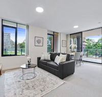 HomeHotel Walking Distance to Train  Westfield - Getaway Accommodation