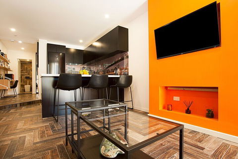 Urban Rest The Young - Getaway Accommodation 7