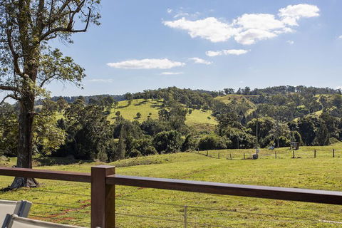 Valley Cabins By The Creek - Getaway Accommodation 7