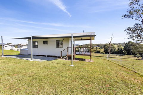 Valley Cabins By The Creek - Getaway Accommodation 6