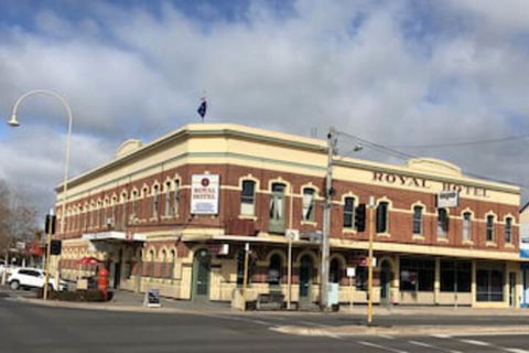 Royal Hotel - Getaway Accommodation 0