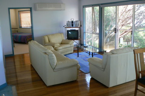 Sandy Point Beach Escape - Getaway Accommodation 5