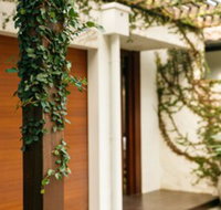 ESPRIT 2 PALM COVE BRAND NEW - Getaway Accommodation