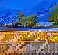Oceans Edge Beach House At Oak Beach - Getaway Accommodation