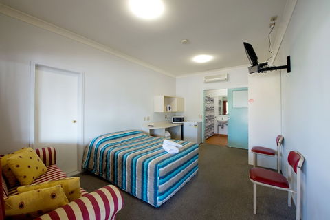 Lamington Hotel Motel - Getaway Accommodation 5