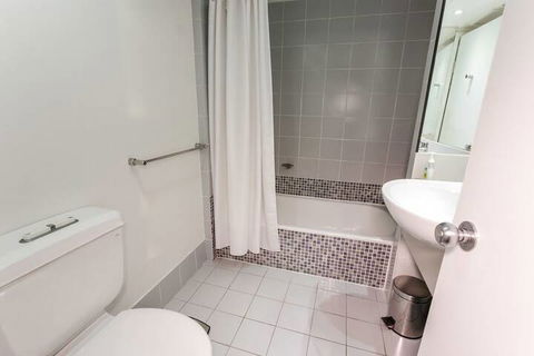 North Shore Towers - Getaway Accommodation 6